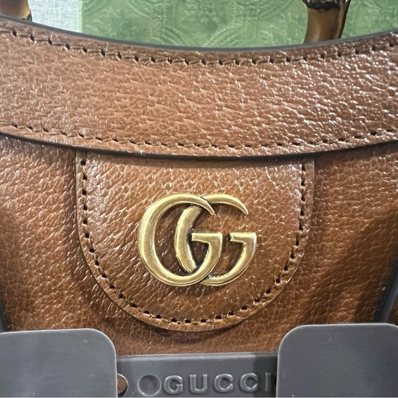 Gucci Diana Small Tote - Picture 4 of 11